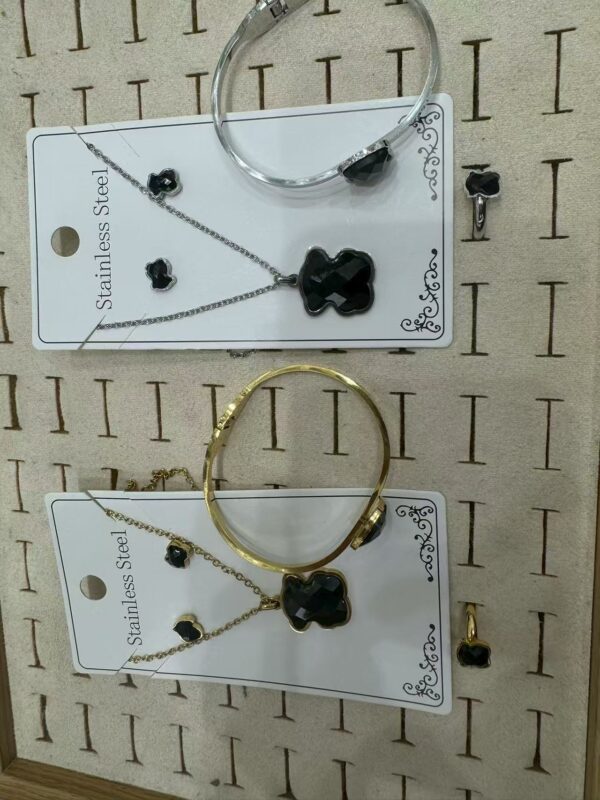 Small sets - Image 17