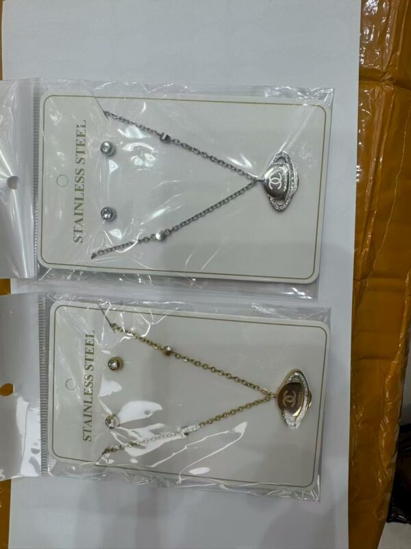 Small sets - Image 110