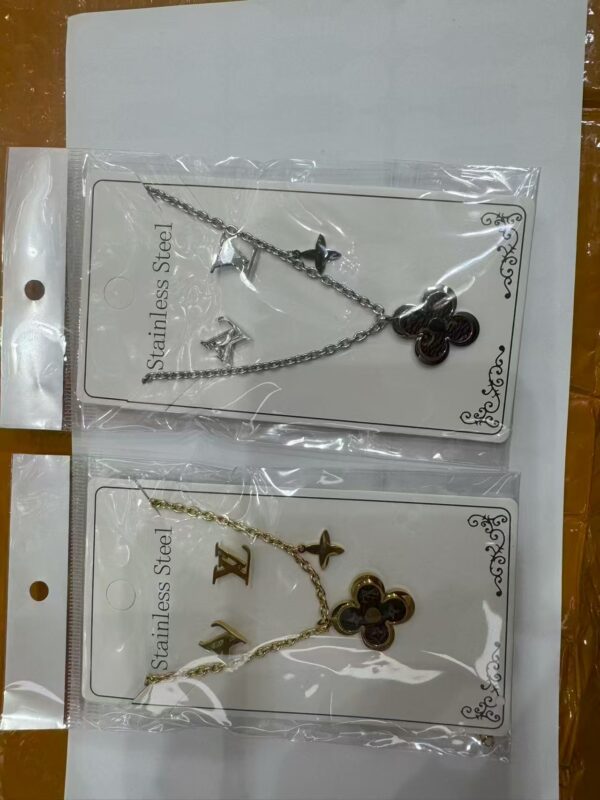 Small sets - Image 111
