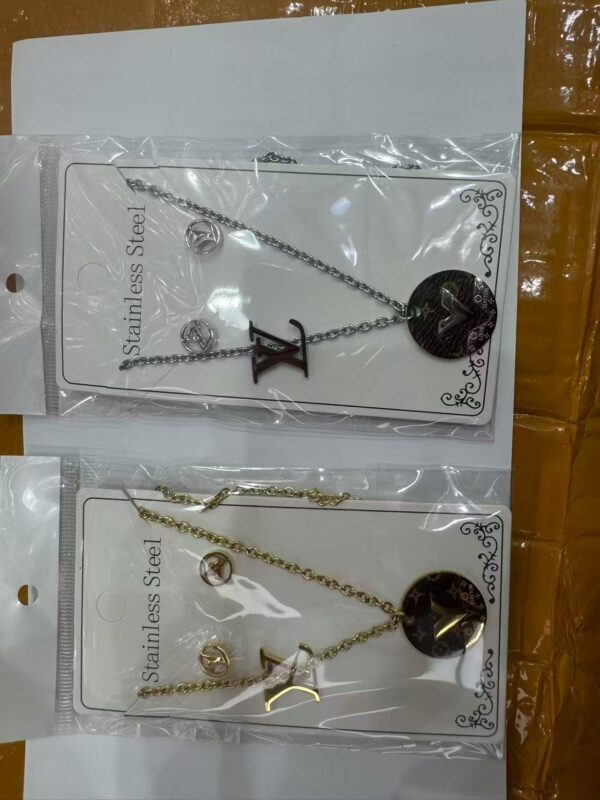 Small sets - Image 112