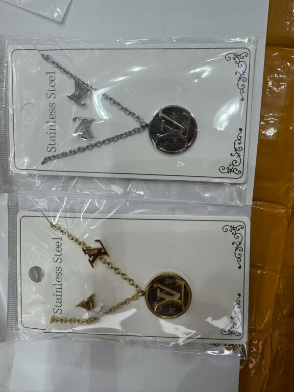 Small sets - Image 113
