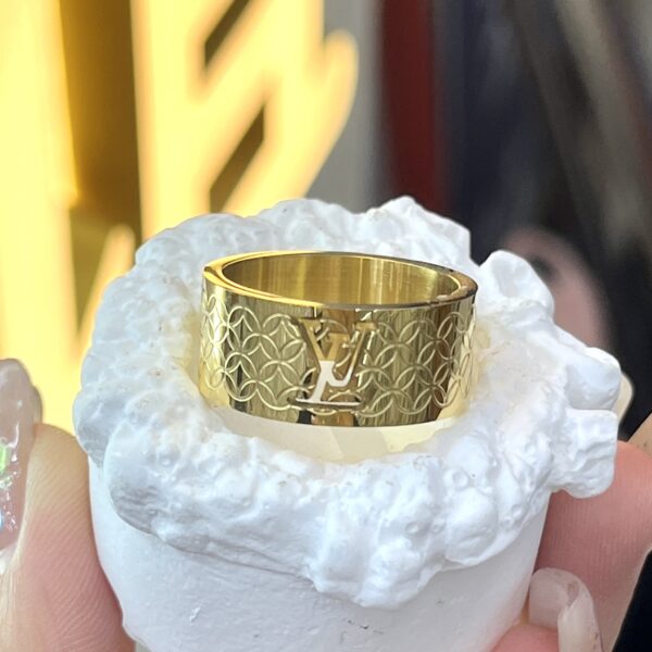 Rings - Image 4