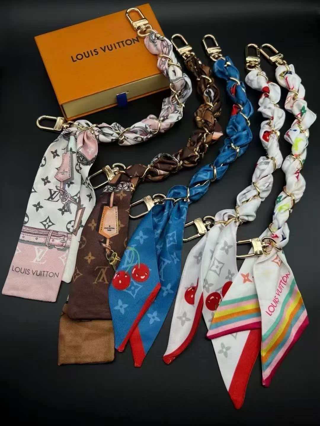 Keychain & bag chain - Image 124